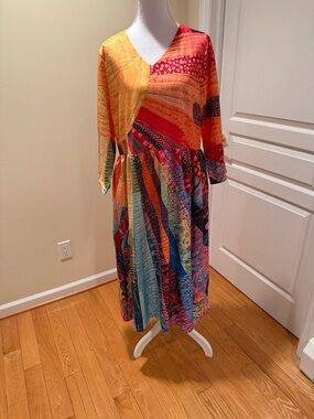 Multicolor V‑Neck Long Sleeve Midi Dress.